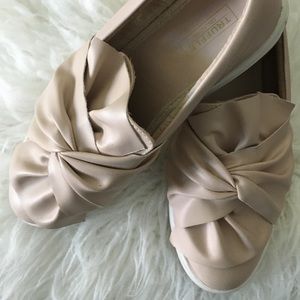 Bow Slip On Sneakers 🎀👟